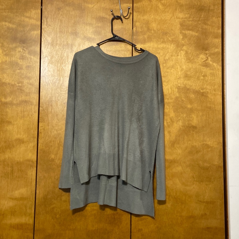 Love Blind High Low Sweater Small